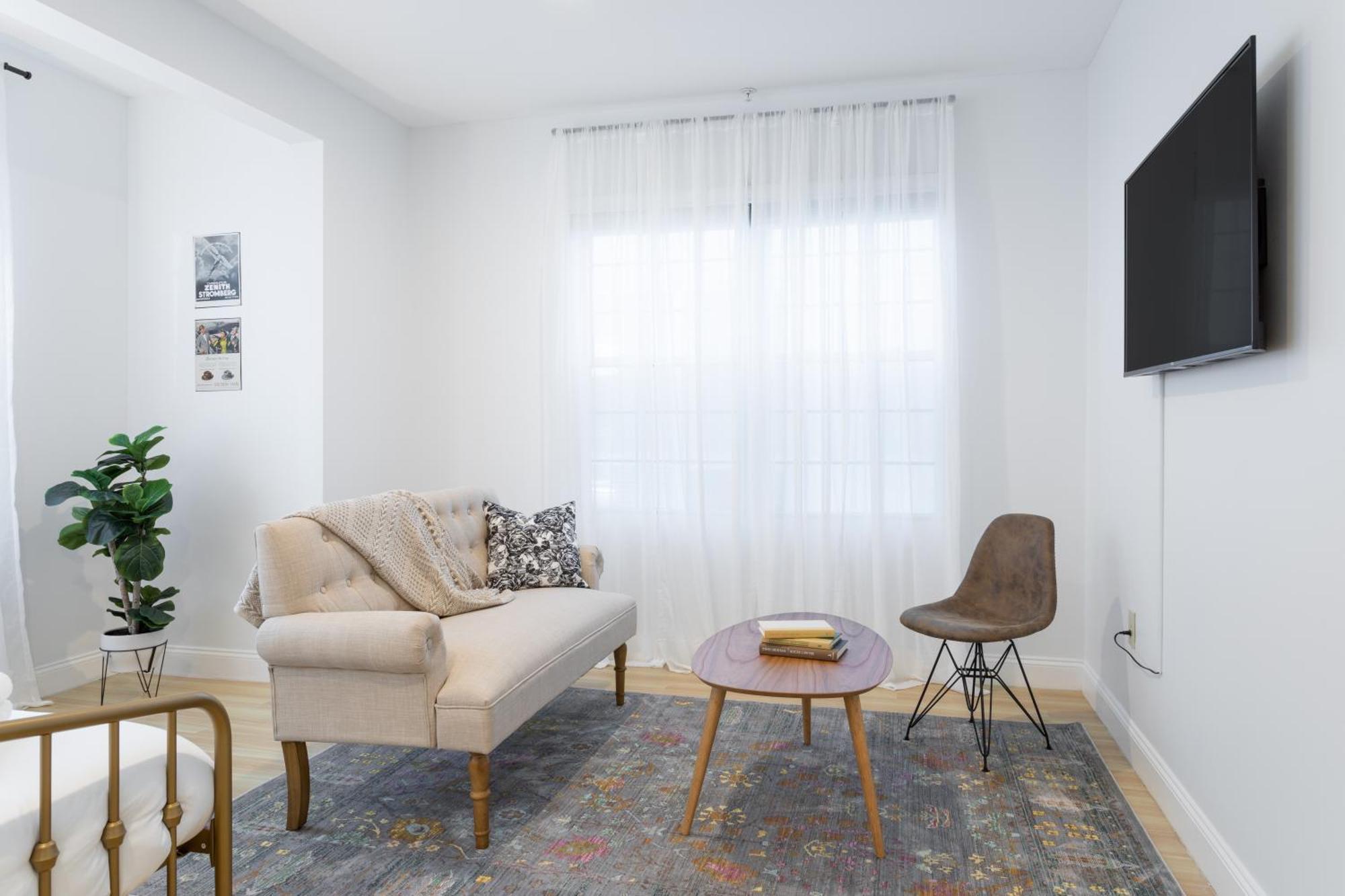 The Cherry - Chinatown Apartment *