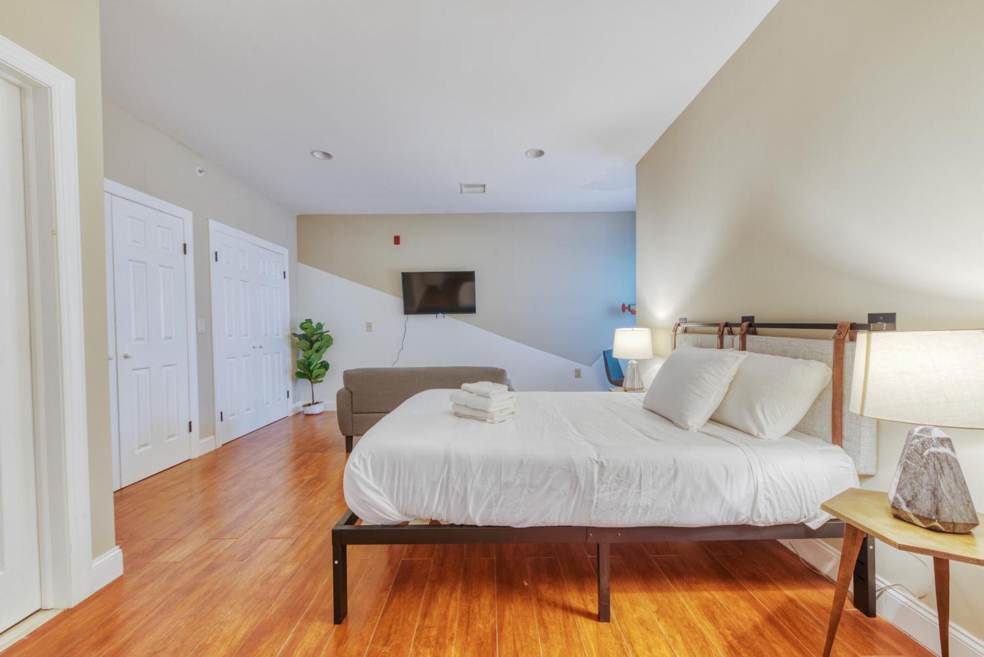 The Cherry - Chinatown Apartment *